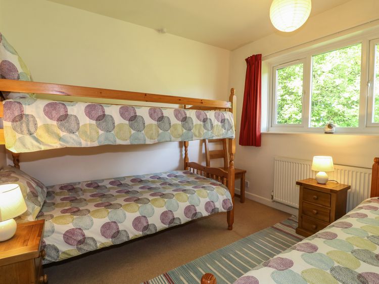 Barks Cottage, listing photograph 11
