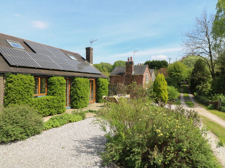 Barks Cottage, listing photograph 2