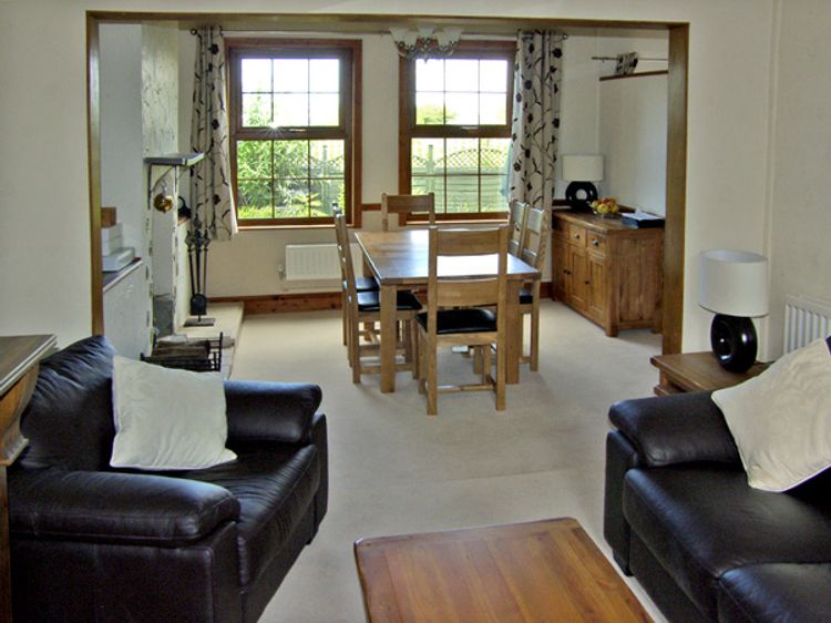 Railway Cottage, listing photograph 3