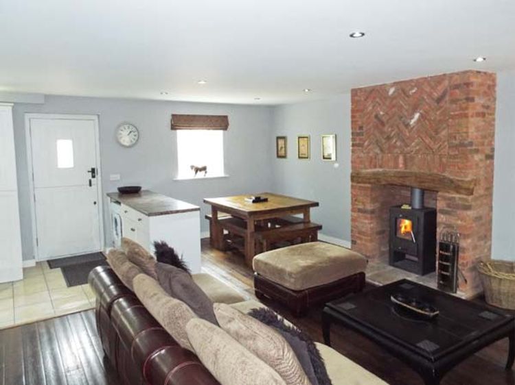 Alveton, listing photograph 3