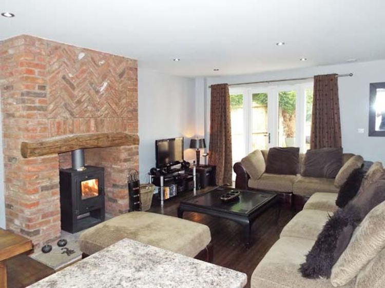 Alveton, listing photograph 2