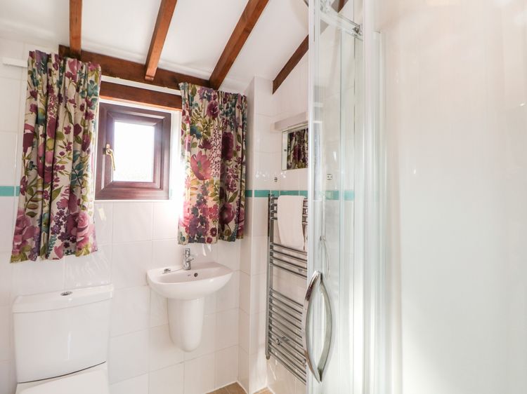 Heath Cottage, listing photograph 7