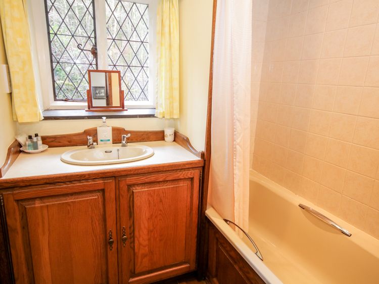 Nant Cottage, listing photograph 12