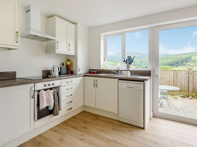 3 Tyn Y Mynydd, listing photograph 11