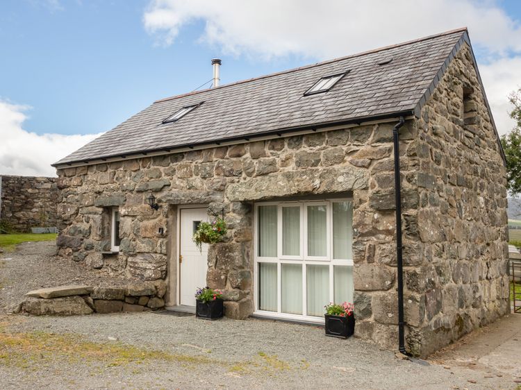 Hendre Cottage, listing photograph 2