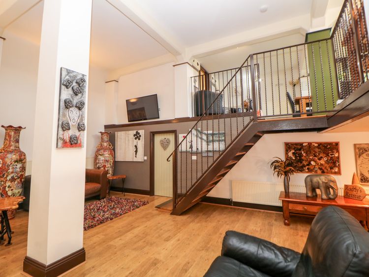 Cambridge Lodge, listing photograph 6
