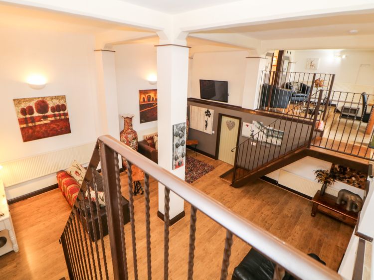 Cambridge Lodge, listing photograph 8