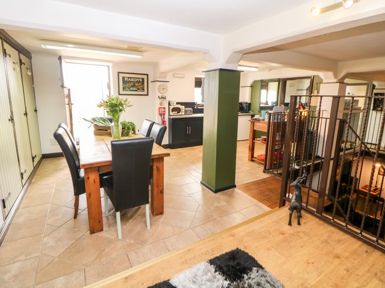 Cambridge Lodge, listing photograph 11
