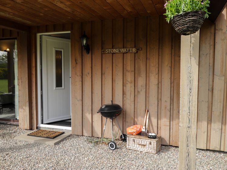 Stone Water Cottage, listing photograph 3