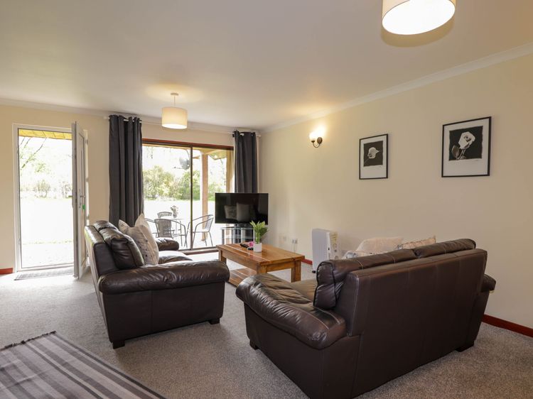 Stone Water Cottage, listing photograph 4