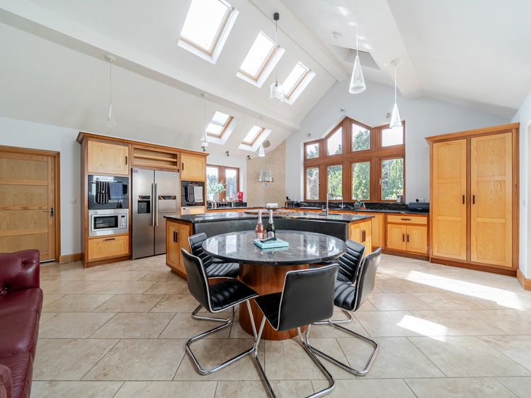 Manor House, listing photograph 8