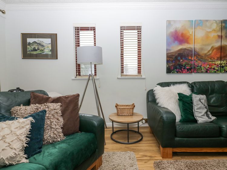 Sandown, listing photograph 6