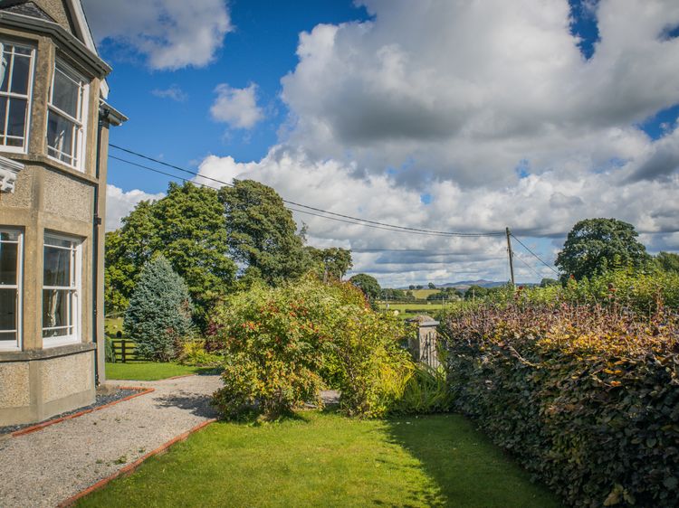 The Farm House, listing photograph 2