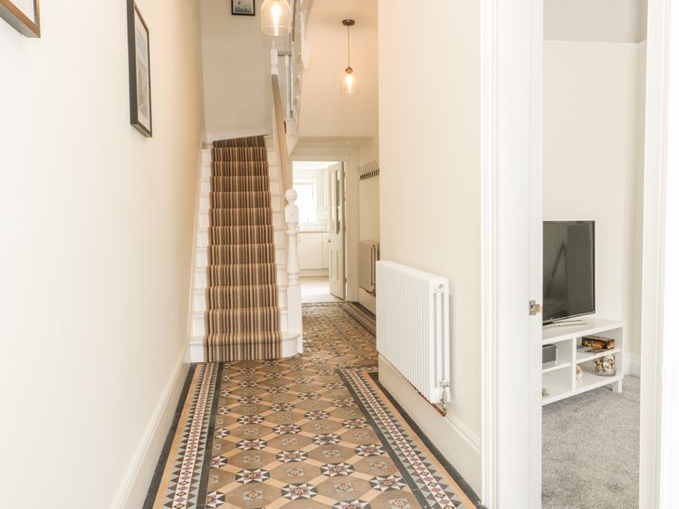 Charnwood Villa, listing photograph 2