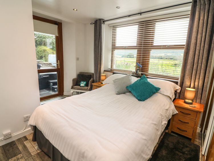 The Lodge, listing photograph 9