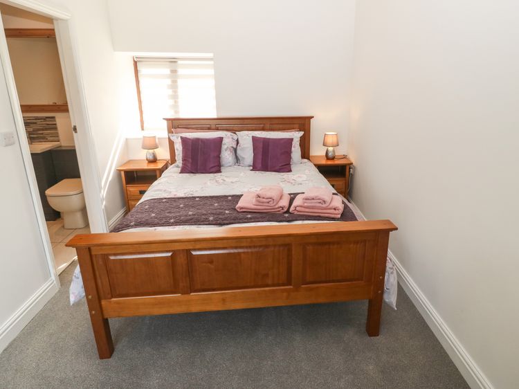 Y Berth Ddu Farmhouse, listing photograph 11