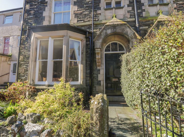 48 Oak Street, listing photograph 2
