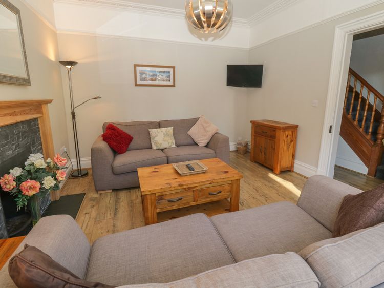 48 Oak Street, listing photograph 5