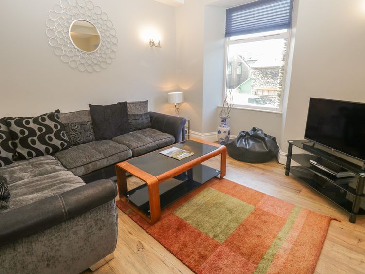 48 Oak Street, listing photograph 6
