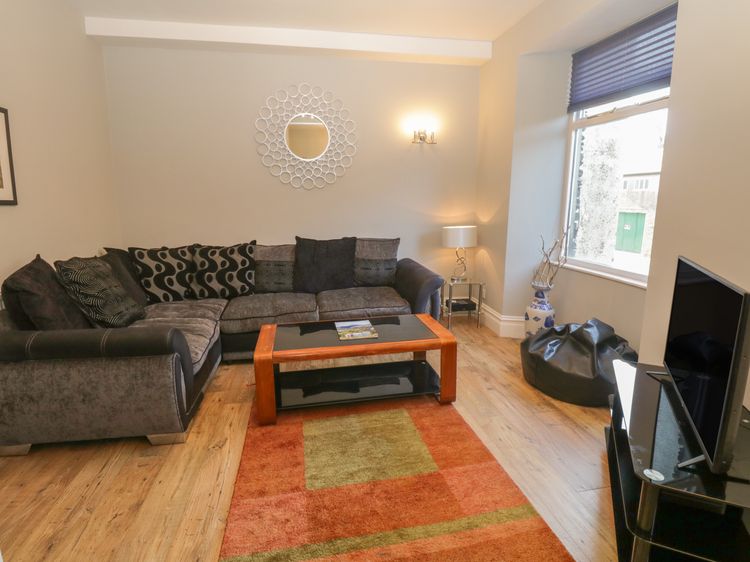 48 Oak Street, listing photograph 7