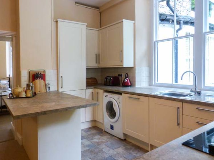 White Moss, Wood Close, listing photograph 8