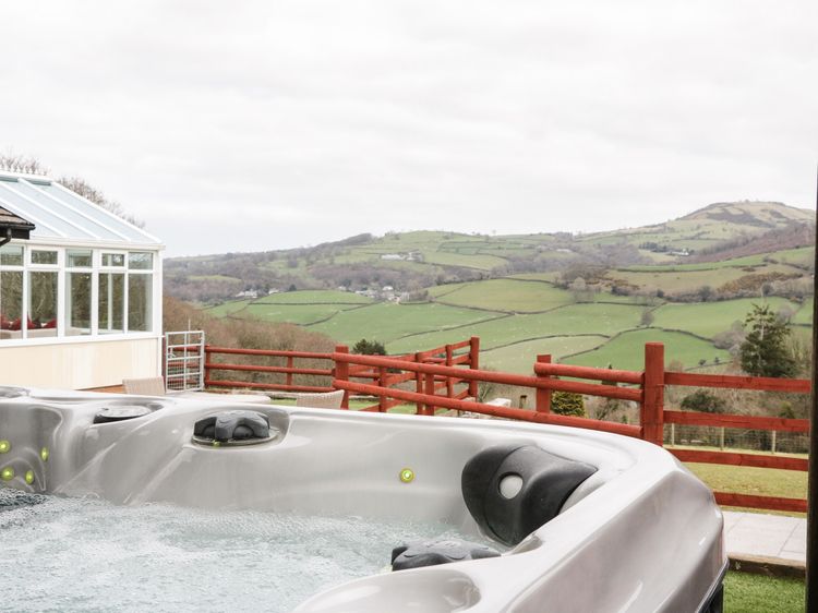 Bryn Derw Holiday Cottage, listing photograph 3