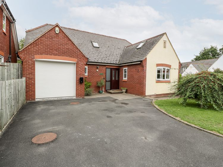 Hurst Green, listing photograph 2