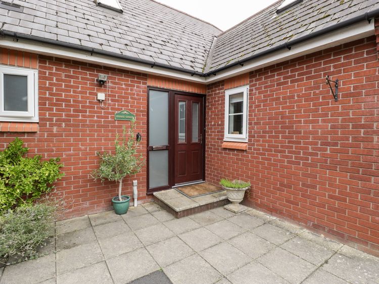 Hurst Green, listing photograph 3