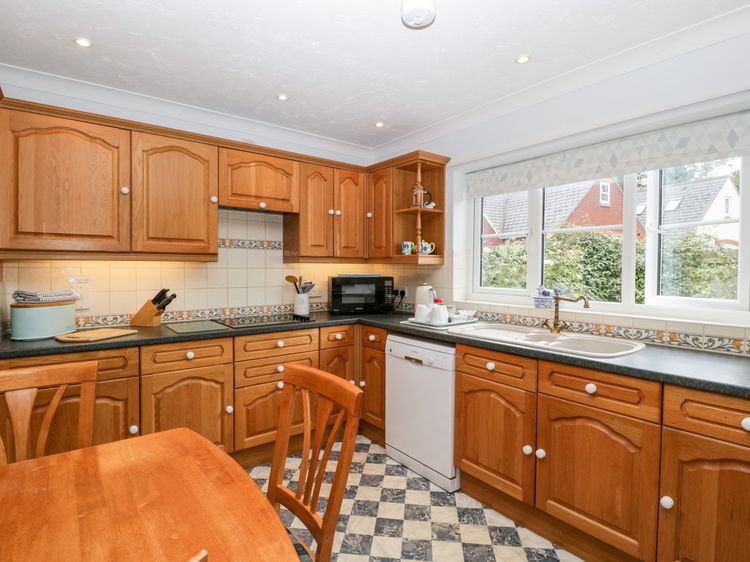 Hurst Green, listing photograph 8