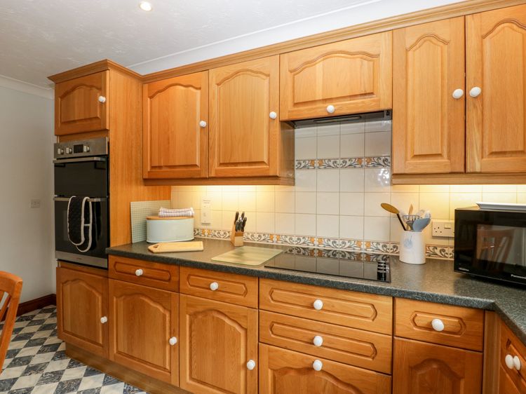 Hurst Green, listing photograph 9
