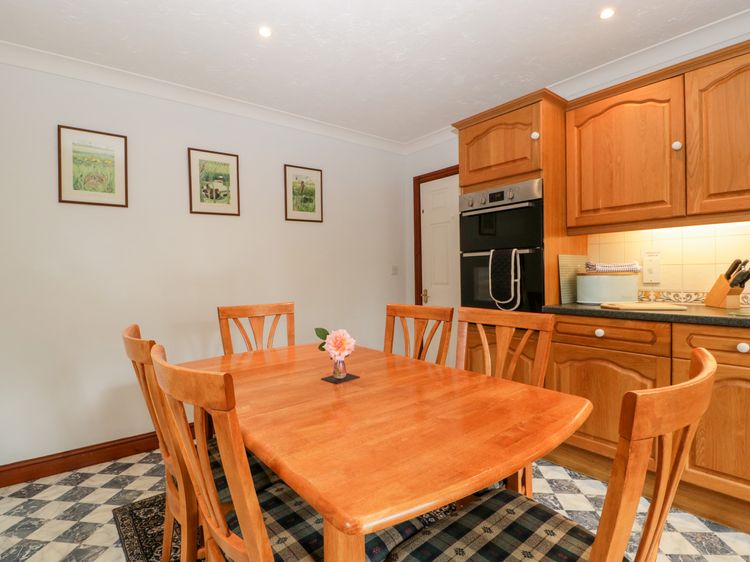 Hurst Green, listing photograph 10