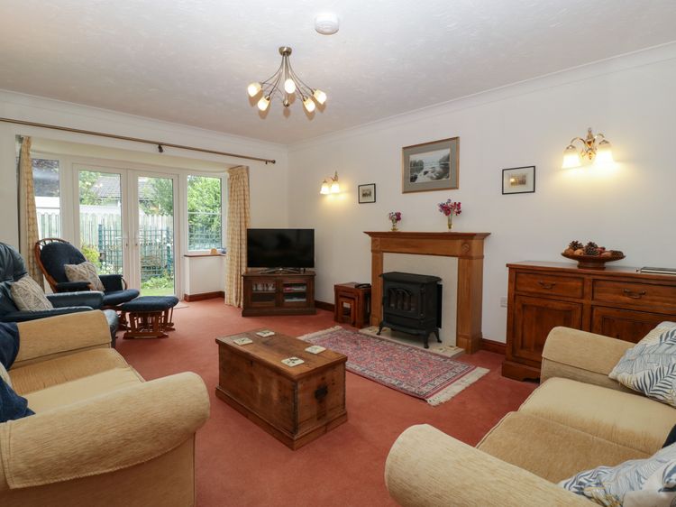 Hurst Green, listing photograph 4