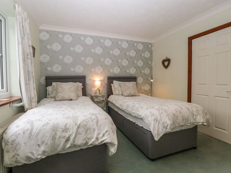 Hurst Green, listing photograph 11