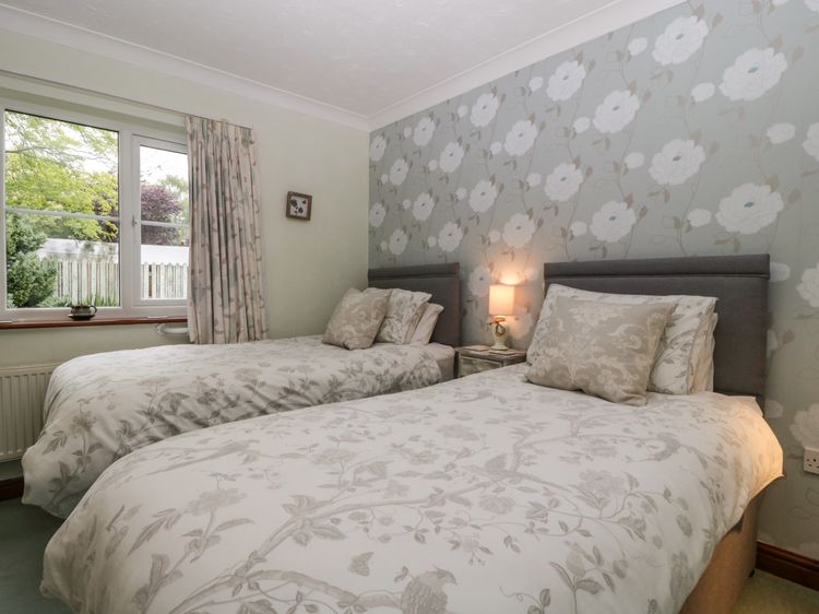 Hurst Green, listing photograph 12