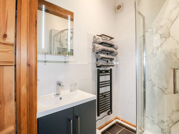 Swallow Cottage, listing photograph 11