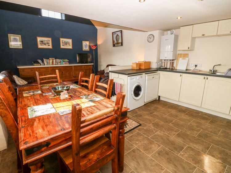 Bwthyn yr Helyg (Willow Cottage), listing photograph 4
