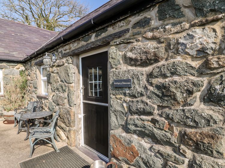 Bwthyn y Dderwen (Oak Cottage), listing photograph 2