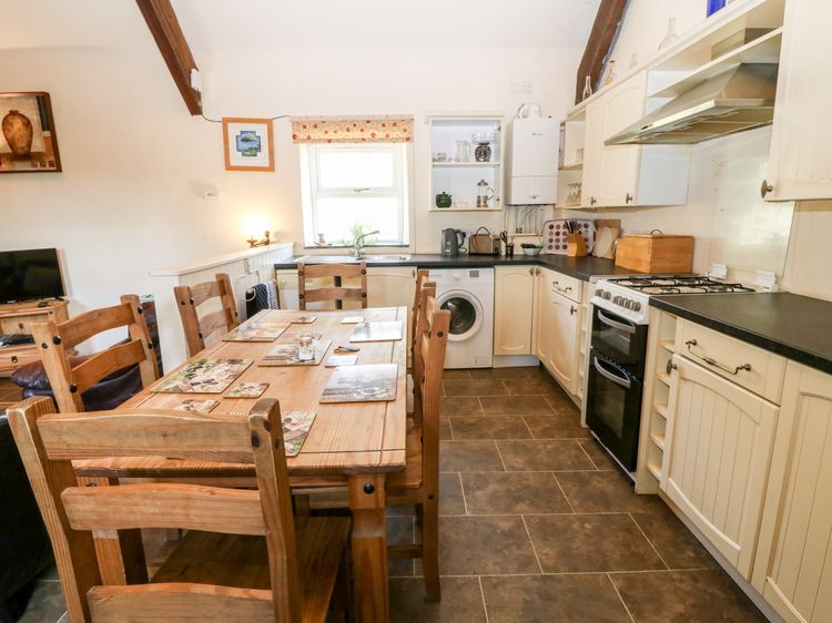 Bwthyn y Dderwen (Oak Cottage), listing photograph 7