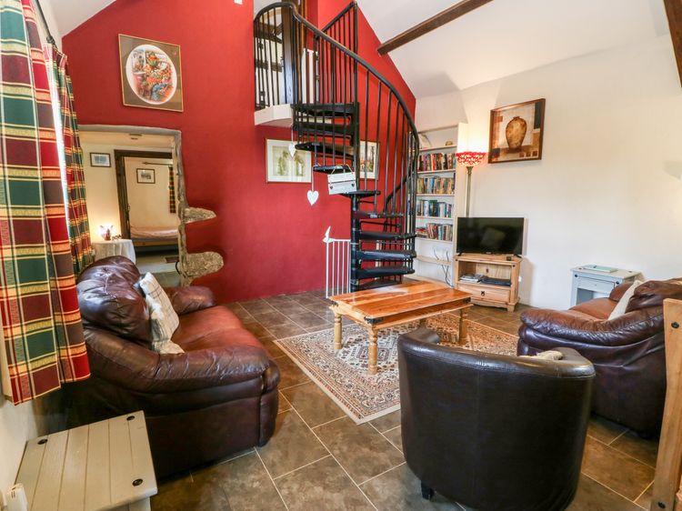 Bwthyn y Dderwen (Oak Cottage), listing photograph 3