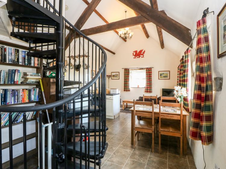 Bwthyn yr Onnen (Ash Cottage), listing photograph 6