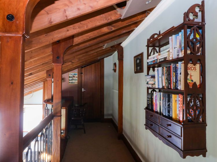 Boathouse, listing photograph 11