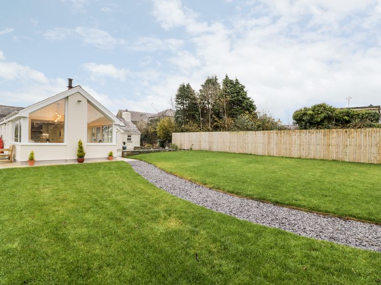 Tŷ'n Lôn Bach, listing photograph 2