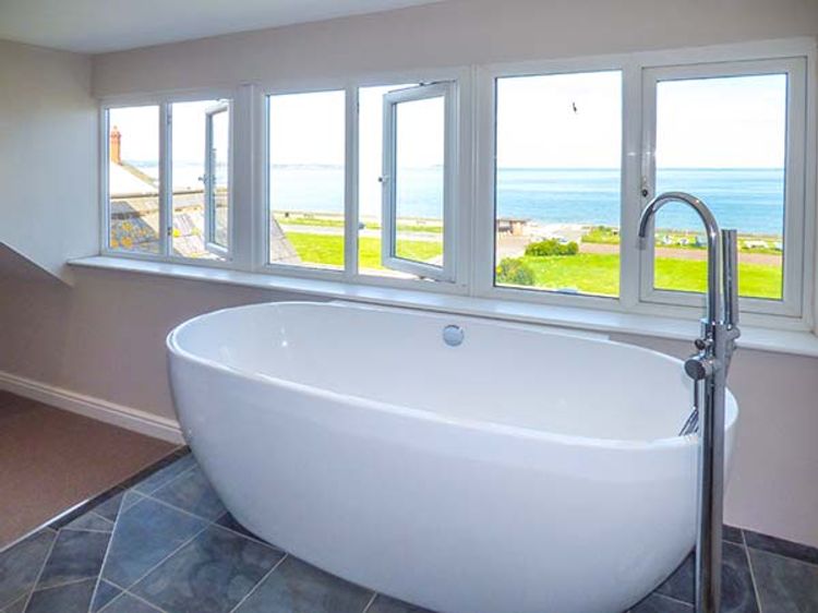 Sea View Apartment, listing photograph 2