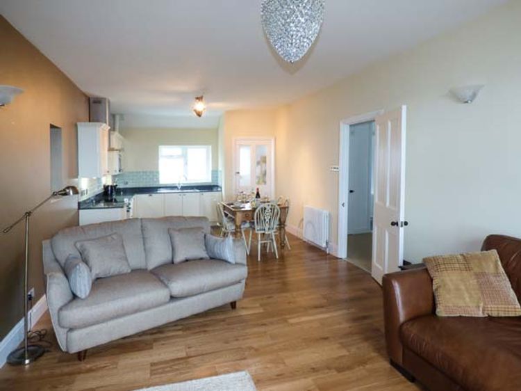 Sea View Apartment, listing photograph 6