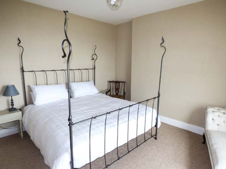 Sea View Apartment, listing photograph 3