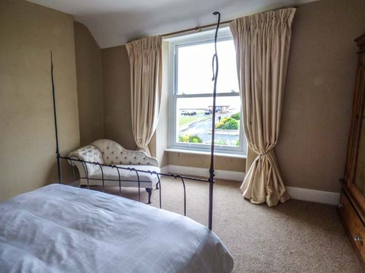 Sea View Apartment, listing photograph 9