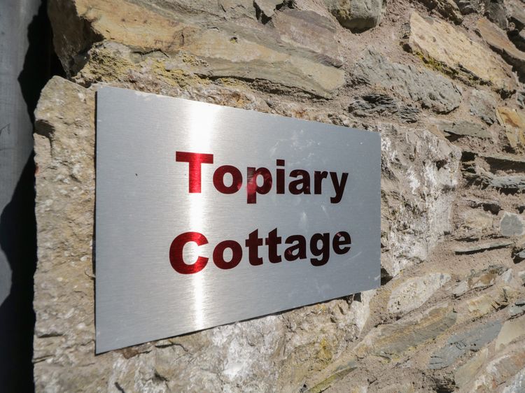Topiary Cottage, listing photograph 2