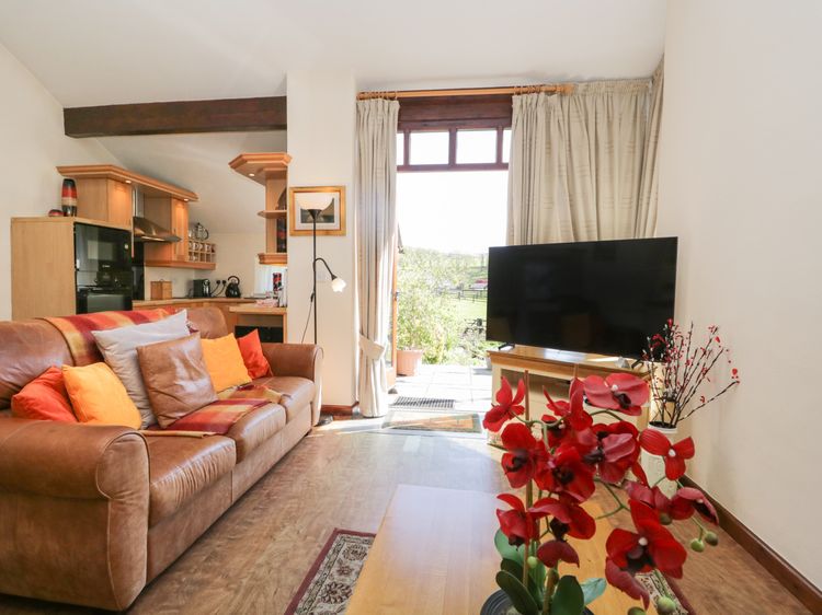 Topiary Cottage, listing photograph 4