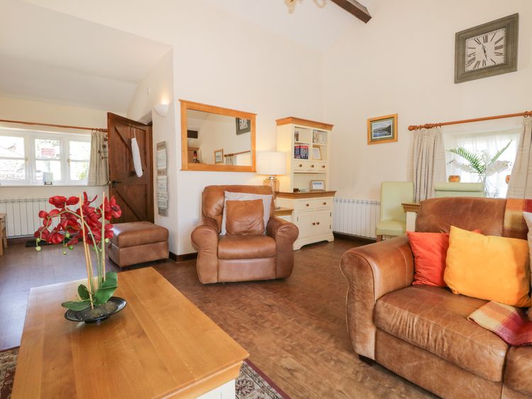 Topiary Cottage, listing photograph 6