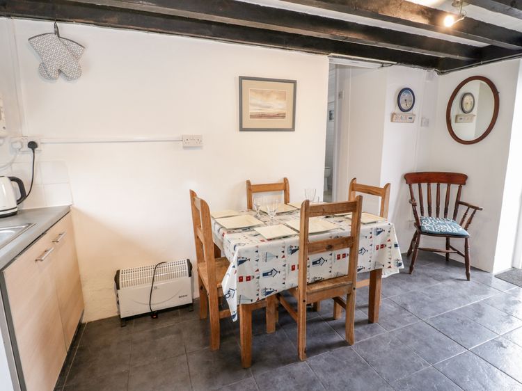 Bron Heulog Cottage, listing photograph 8
